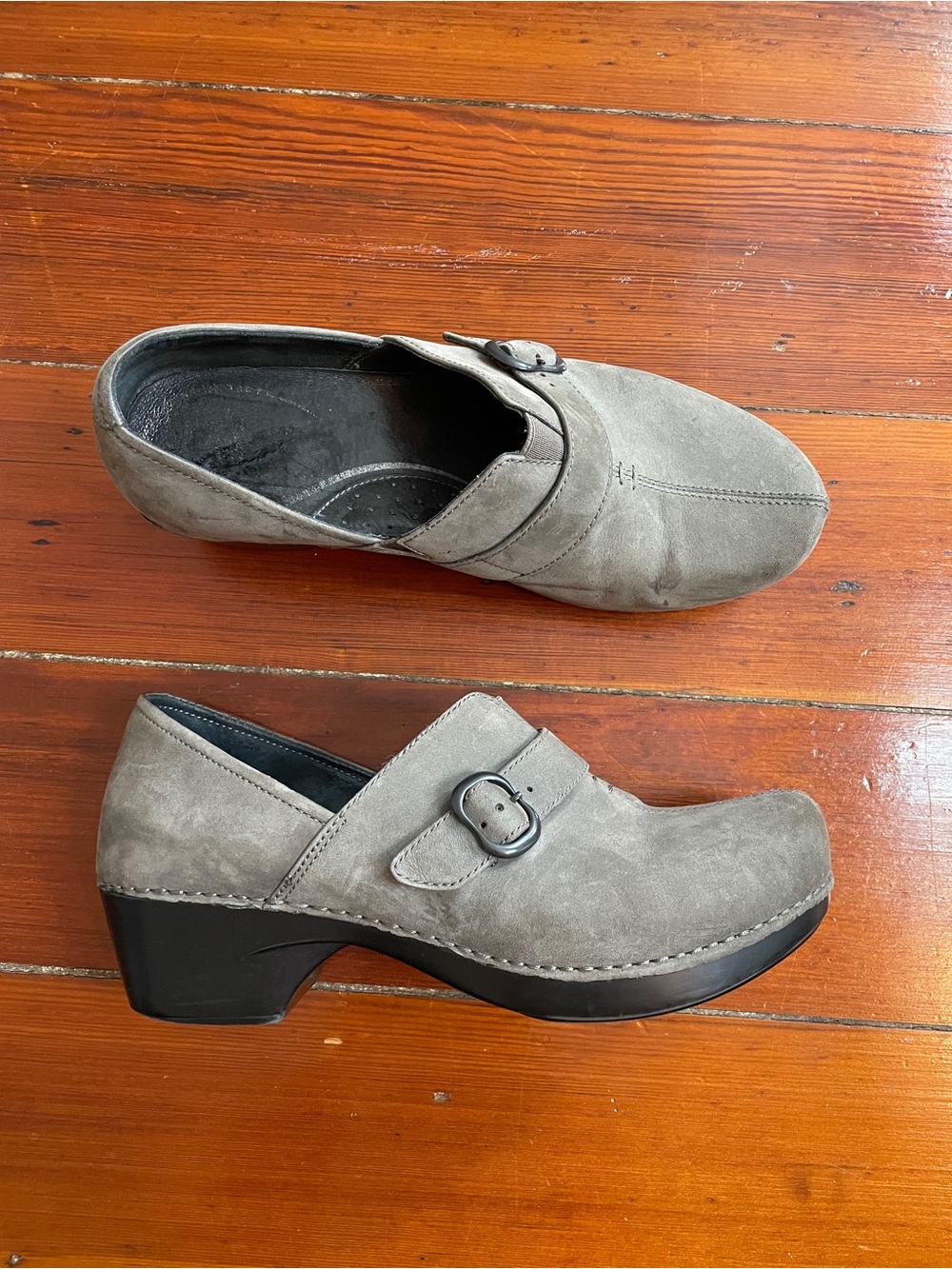 Dansko Tamara Grey Nubuck Buckle Comfort Clogs Sz 40 (US 9.5-10) 🧡🎀